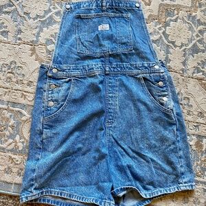 Levi’s shortalls